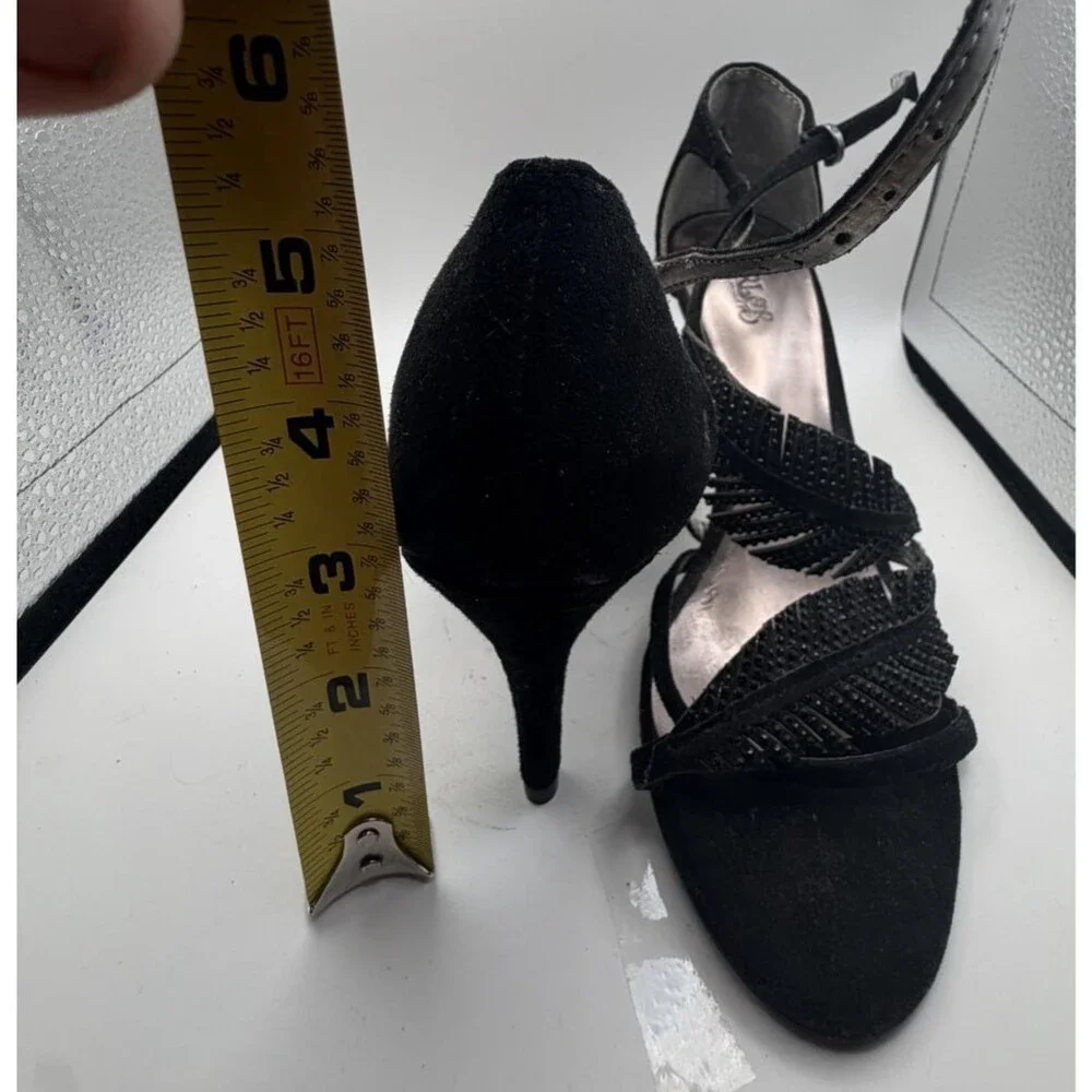 🖤👠 Carlos Santana Women's Black Leather Heels with Feather Accents | Size 6 ✨